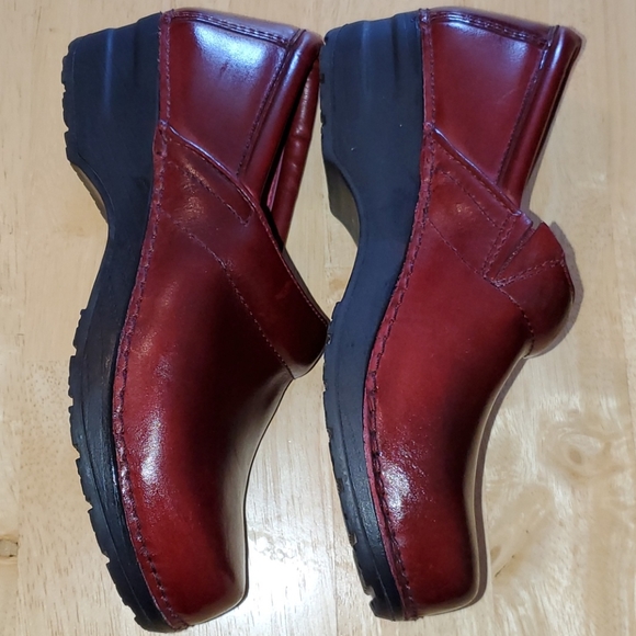 LL BEAN SZ 6 WINE COLORED CLOGS - Picture 2 of 6